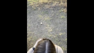 自然の中で義理の妹からの穏やかなフェラチオ