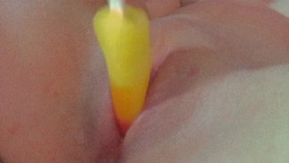 Je me met une glace dans ma belle chatte