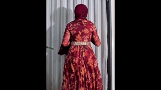 Twerking wearing hijab and my new dress! 🧕🏻👗