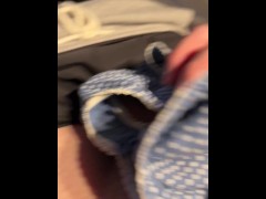 女友達の水玉パンツをティッシュ代わりにする屑 - Screenshot 11 of 16 - Cum Shot