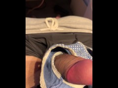 女友達の水玉パンツをティッシュ代わりにする屑 - Screenshot 7 of 16 - Masturbation