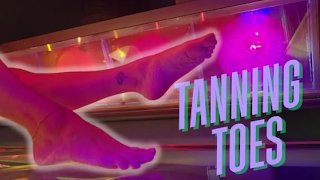 Tanned Toes : FOOTBADDIEFETISH . COM