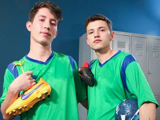 Teammates Jake Lotti & Loick Gauthier Get Wild In The Locker Room After Sweaty Workout - Latin Leche