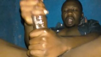 强烈的男性高潮和呻吟