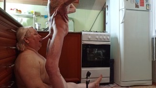 подруга делает минет со спермой на лицо и в рот с глотанием спермы