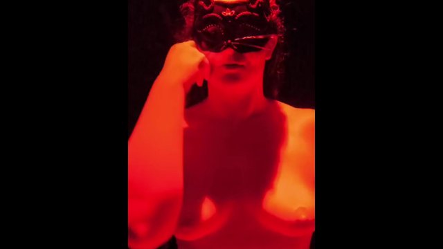 Mes hanches parlent mieux que des mots. Un regard, et c'est le monde qui change.