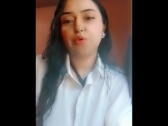 Singing - Screenshot 2 of 16 - Sweet Girl