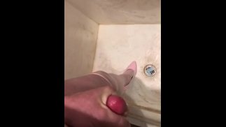 Пухлая сисси кончает