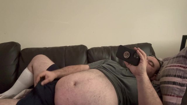 Chubby guy masturbating watching porn and then talks to camera after cumming