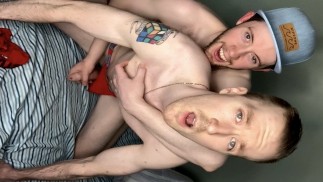 Bareback Cum à l’intérieur du cul d’un minet