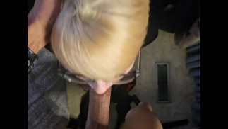 隔壁的熟女保姆尝了爸爸的BBC的味道，她很喜欢