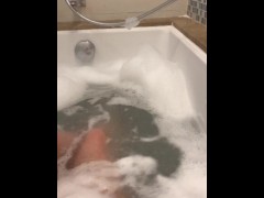 ARABIAN SNOWWHITE HAVE FUN-SOAP&BATHTUB-BEAUTIFUL WHITE GIRL-SILKY SKIN-VERIFIED AMATEUR LOS ANGELES