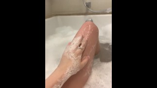 АРАБСКАЯ БЕЛОСНЕЖКА РАЗВЛЕКАЕТСЯ-МЫЛО И ВАННА-КРАСИВАЯ БЕЛАЯ ДЕВУШКА-ШЕЛКОВИСТАЯ КОЖА-ПРОВЕРЕННЫЙ ЛЮБИТЕЛЬ ЛОС-АНДЖЕЛЕС