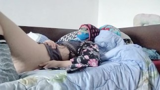 Sexy mom does housework naked. Hot latina hairy pussy, big tits, big ass.