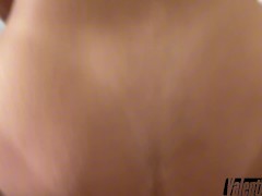 La Chica De La Limpieza Dejó El Trabajo Para Limpiar Mi Gran Polla Tragándose Toda Mi Leche