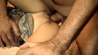 Première vidéo d’un couple excité, une MILF humide était en feu