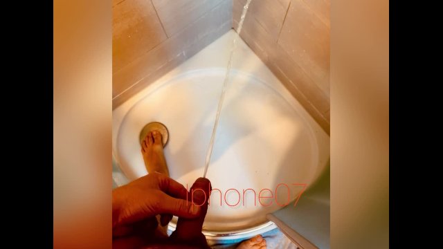 I pee again in the gym shower😅💦😈
