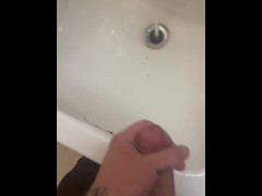 Brando nutts in sink