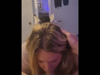 切尔西吮吸你的鸡巴 POV 并像一个好家庭主妇一样承受你的负荷