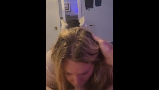 Chelsi suce ta bite en POV et prend ta charge comme une bonne femme au foyer