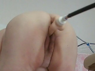 The Neighbor's Pussy Squirts Powerfully from Sex with a Sex Machine
