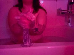 Soapy handjob - Screenshot 4 of 16 - Thick And Curvy