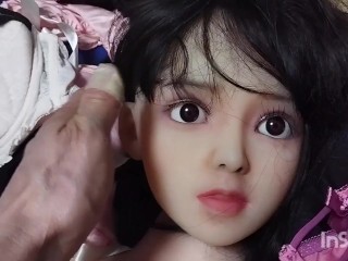 ラブドール夏美をいやらしく触っていく・・・