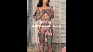 Распутная татуированная горничная ASMR уборка