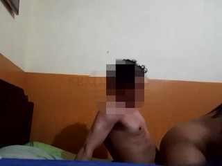 ORGASMICA MUJER CULONA COGIENDO RICO EN UN ALOJAMIENTO