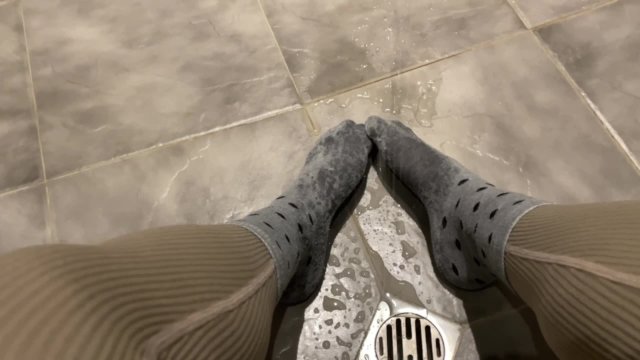I Wet my socks with pissing