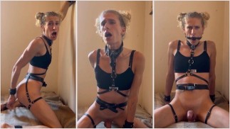 Sextoy dans sont petit cul - Chienne soumise qui adore le Bdsm