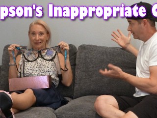 Неуместный подарок пасынка на День мачехи - НЕУМЕСТНЫЙ ПОДАРОК E13 - ПОЛНОЕ ВИДЕО