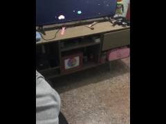 LE GUSTA QUE SE LA COJAN MIENTRAS JUEGA 🤤😏 - Screenshot 5 of 16 - Culos Enormes