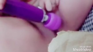 Je suis excitée - Chubby Pinay utilisant la baguette magique