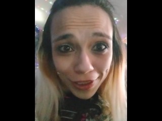 Blonde зеркало дразнит