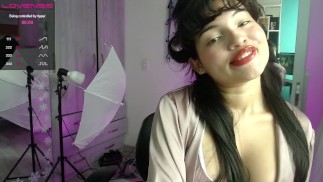 #Tease, #POV, #Lingerie, #OnlyFans, #PinUp, #Retro, #Burlesque, #Roleplay, #Glamour, #Satin, #Bubble