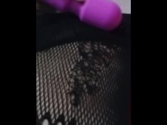 Jugando con mi vibrador antes de salir.