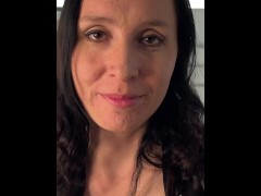 Милфа-мачеха не просто воспитывает — она обучает искусству страсти. Первый урок запомнится надолго. - Screenshot 5 of 16 - Milf Pov