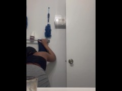 Ebony shaking ass