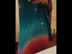 ஜாக்கெட் பாவாடை | Tamil Housewife Teases in Pink Bra & Saree Navel Hotel - IndianHotwifeX