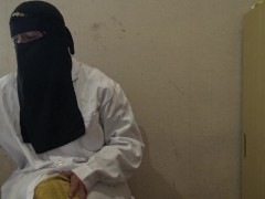 طبيبة تلمس قضيب مريضها - Screenshot 1 of 16 - Arab