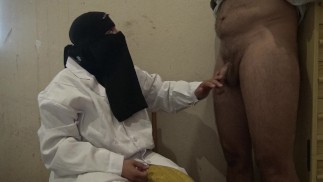 une infirmière algérienne à Marseille touche le pénis d'un patient