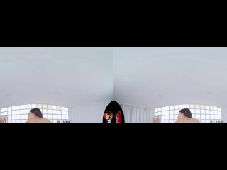 VRLatina - Крошечная итальянская милашка долбит тугую киску VR