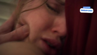 Возбужденная студентка позволяет мне кончить в ее Pink киску от первого лица