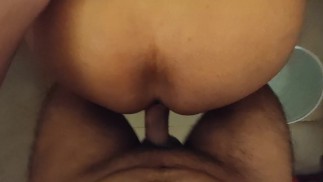 Se faire baiser dans la salle de bain du collège
