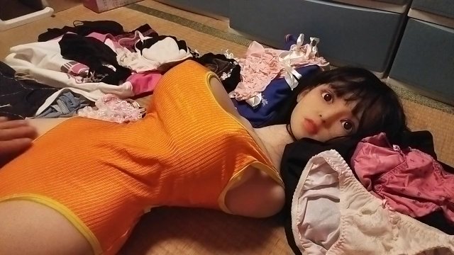ラブドール夏美をいやらしく触っていく・・・３