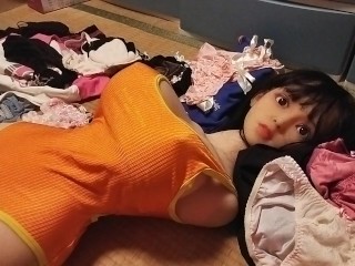 ラブドール夏美をいやらしく触っていく・・・３