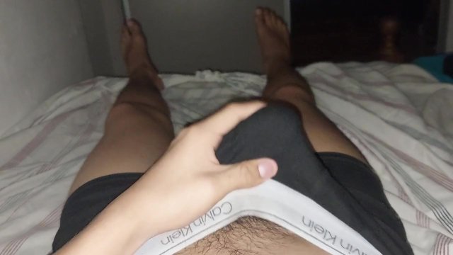 Masturbandome en la mañana hasta eyacular mucho semen