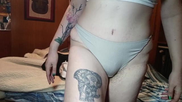 Flaca tetona y culona con cara de guarra haciéndose dedos en TODAS LAS POSICIONES