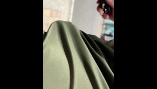 Dick Bulge Walking Öffentlichkeit durchsichtige Shorts